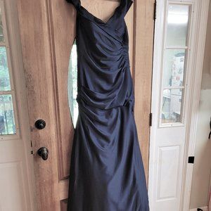 La Femme $495 Off Shoulder Ruched Satin Trumpet Gown, size 10, NWOT!